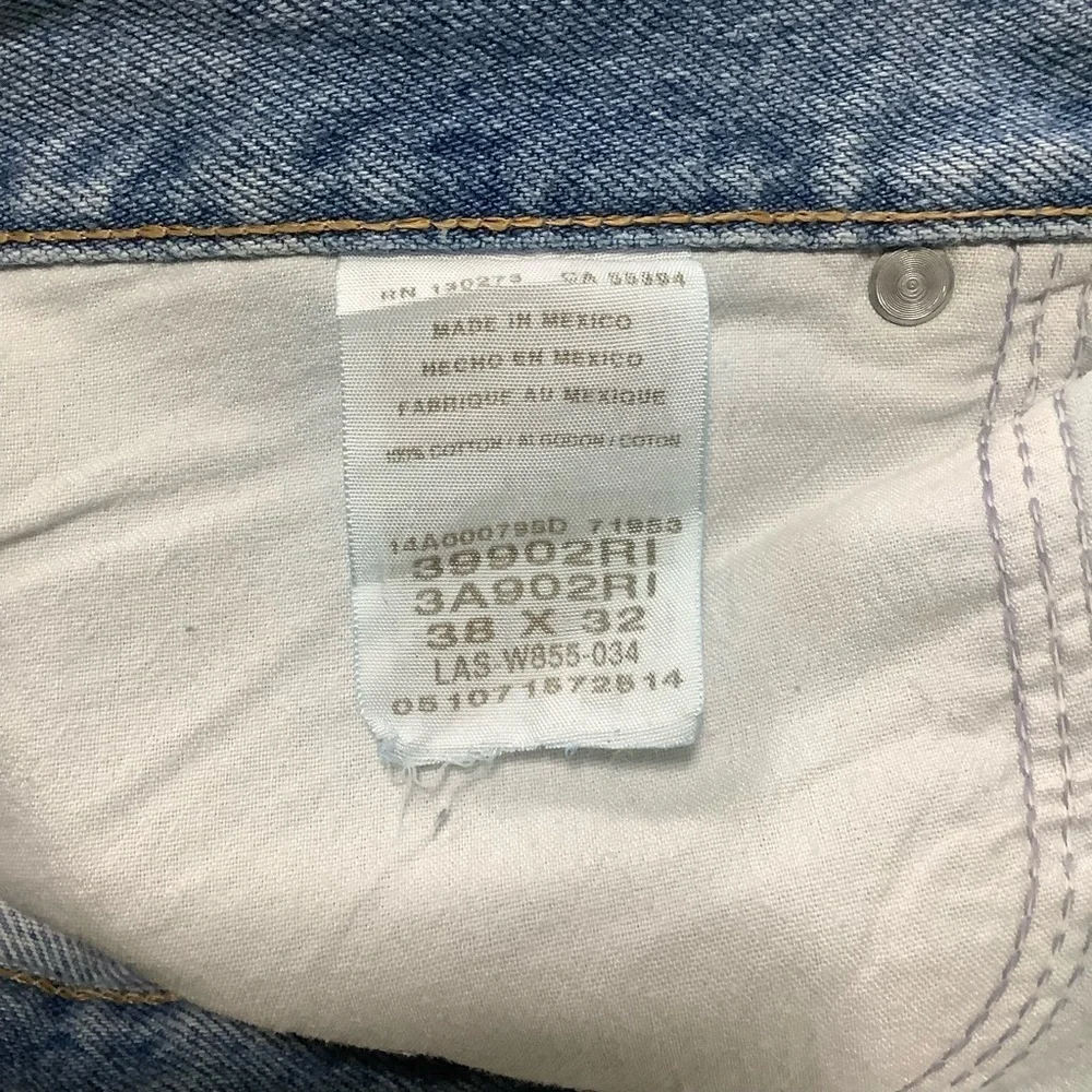 Wrangler Men’s Rugged Wear Classic Fit Blue Jeans Size 38 x 32